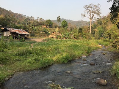 ธารหินสวย ( อบมืด บ้านปางตอย พร้าว )