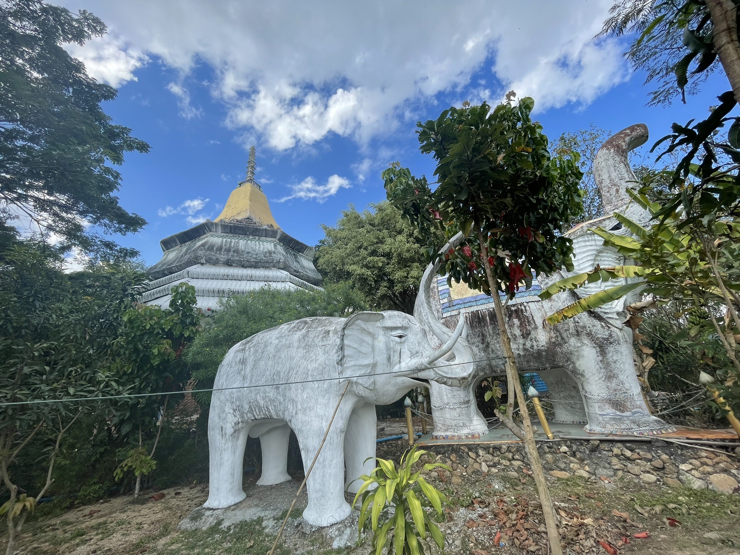 อนุสรณ์สถานบรรลุธรรมหลวงปู่ขาว อนาลโย